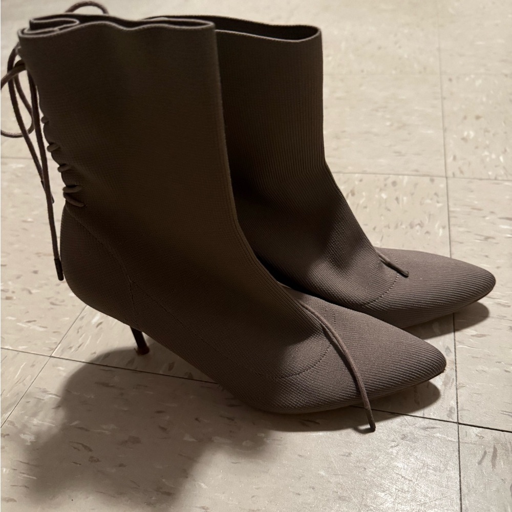 Elegant Brown Women's Boots